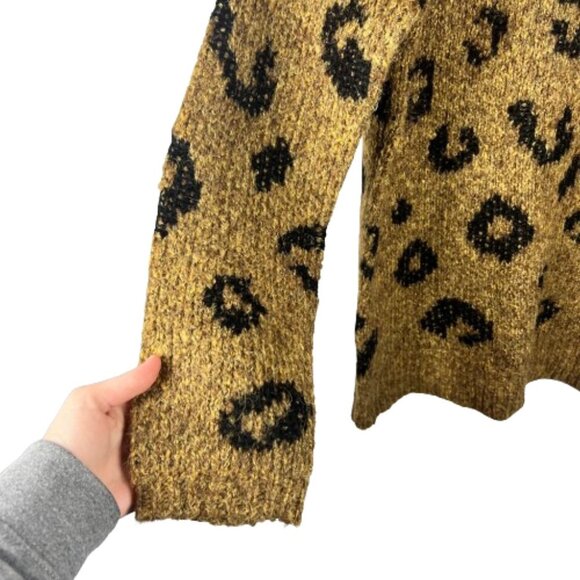Universal Thread Womens Sweater Mock Neck Animal‎ Print Long Tunic Size XS NWT - Picture 3 of 10